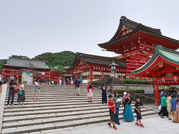 IMG_0541-fushimi-inari-shrine-entrance