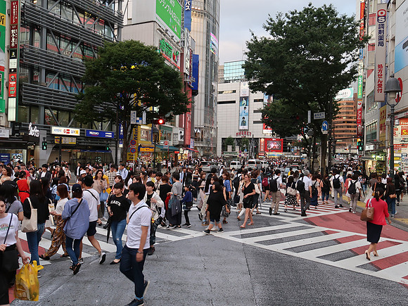 IMG_0939-shibuya-pedestrians