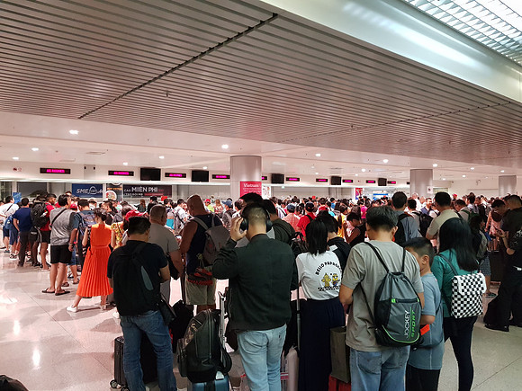 20190726_145233-crowded-immigration