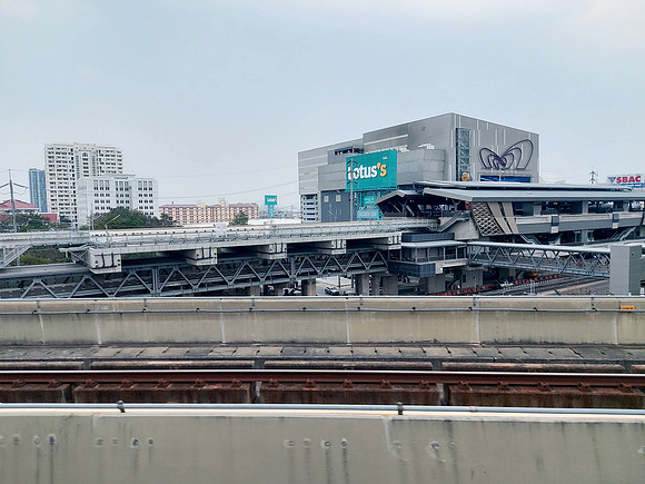 20240111_150801-view-of-nonthaburi-monorail