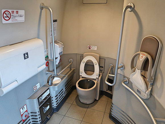 IMG_0806-shinkansen-toilet