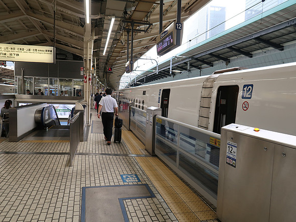 IMG_0828-shinkansen-at-tokyo
