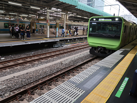 IMG_0833-yamanote-train