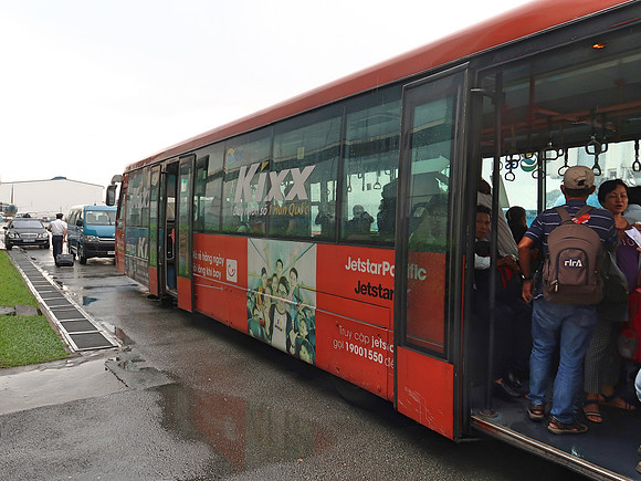 IMG_1409-bus-to-plane