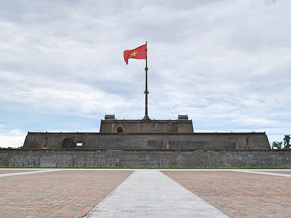 IMG_1486-hue-flagpole