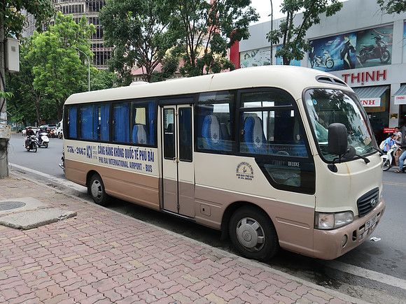 IMG_1650-airport-bus