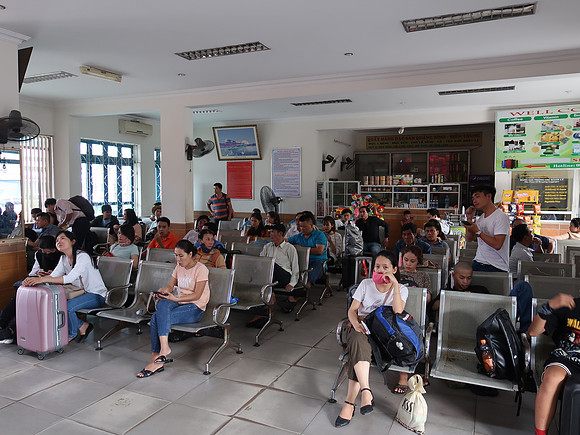 IMG_1765-dong-hoi-waiting-room