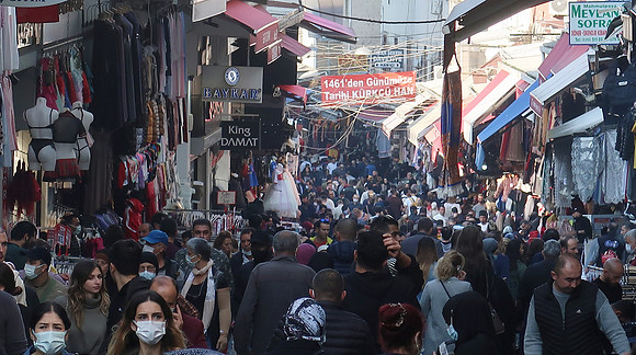 IMG_4176-crowded-market-street
