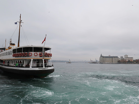 IMG_4453-ferry-and-haydarpasa