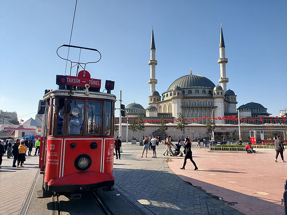 20211104_141443-taksim-square-tram
