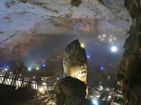 IMG_1832-paradise-cave-stairs