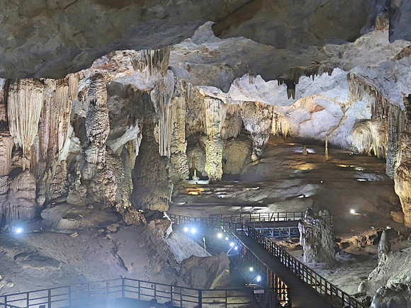 IMG_1837-paradise-cave-stalactites