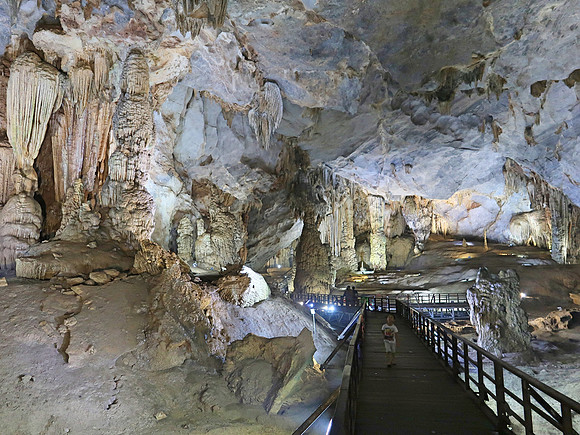 IMG_1838-paradise-cave-walkway