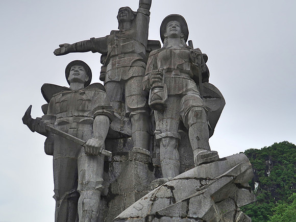 IMG_1879-workers-monument