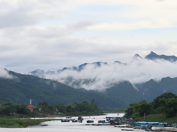 IMG_1896-misty-mountains