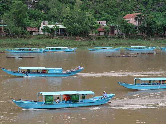IMG_1901-tourists-boats