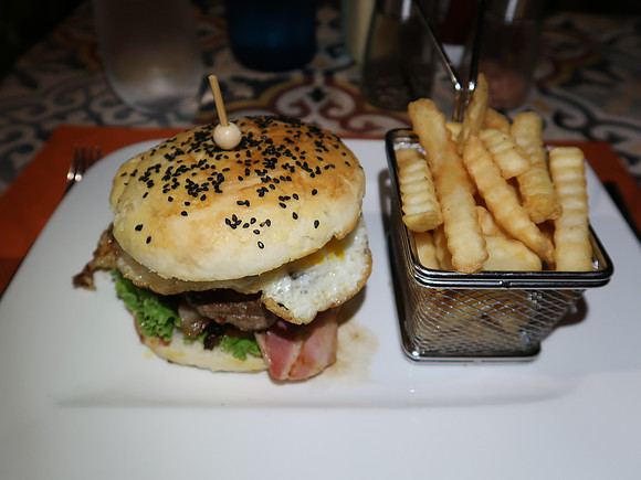 IMG_1925-victory-road-burger