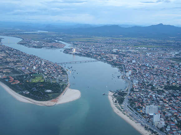 IMG_2104-dong-hoi-from-the-air