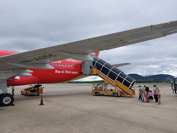 20220502_125242-disembarking-vietjet
