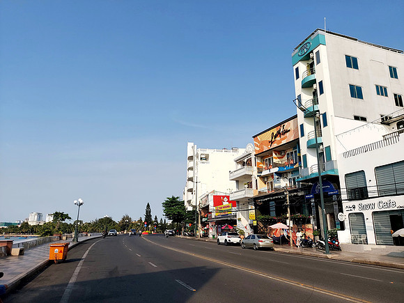 20240201_154934-front-beach-hotel-on-ha-long