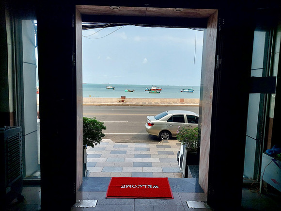 20240202_104454-front-beach-hotel-entrance