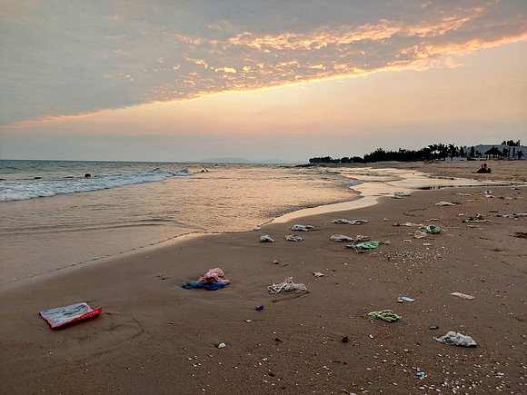 20240204_175255-beach-rubbish