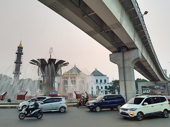 20190919_175310-fountain-and-lrt