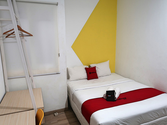 IMG_2749-reddoorz-bed