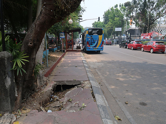 IMG_2855-broken-footpath