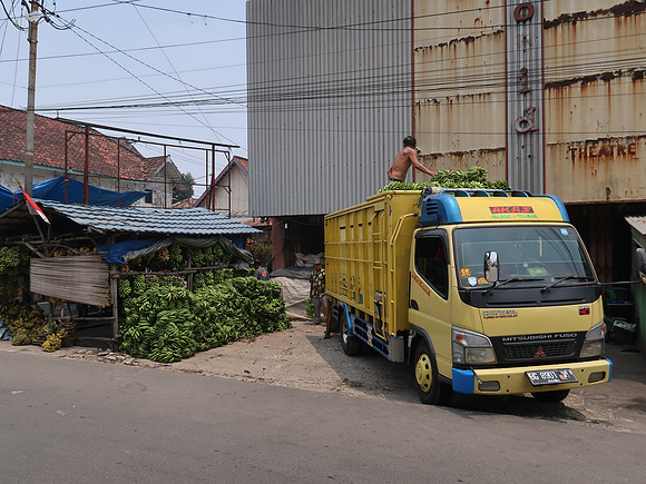 IMG_2874-banana-truck