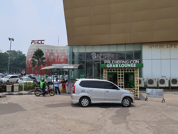 IMG_2918-grab-lounge