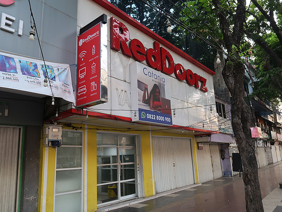 IMG_3034-reddoorz