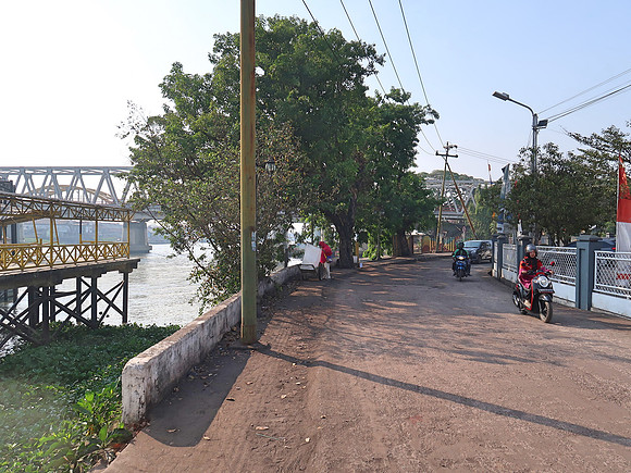 IMG_3052-station-by-the-river