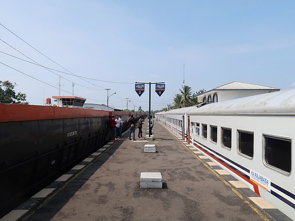 IMG_3105-coal-and-passenger-trains