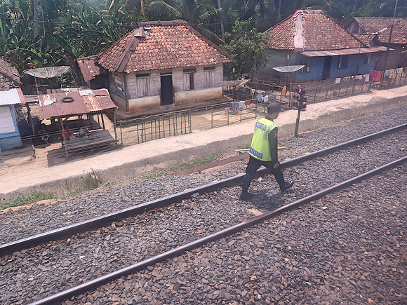 IMG_3124-rail-worker