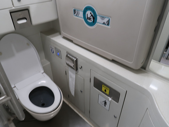 IMG_3437airport-train-toilet