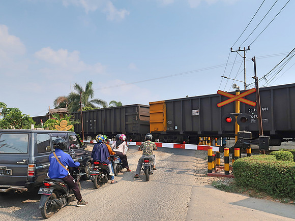 IMG_3309-rail-crossing