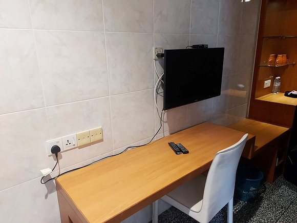20220720_111152-hong-ping-desk