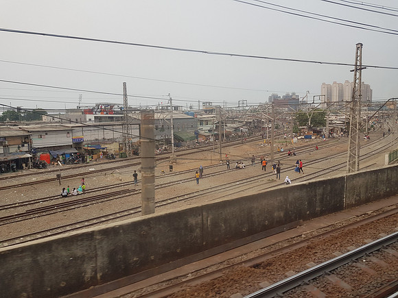 20190924_170659-people-on-tracks