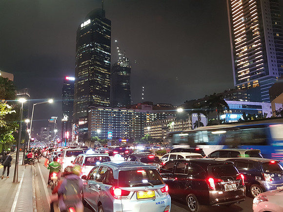 20190925_195507-night-traffic