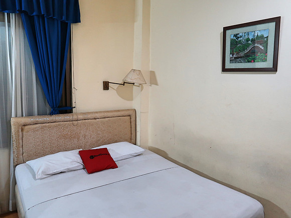 IMG_3440-reddoorz-bed