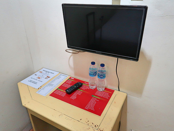 IMG_3442-reddoorz-desk