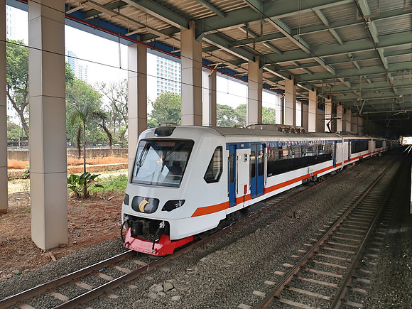 IMG_3548-airport-train
