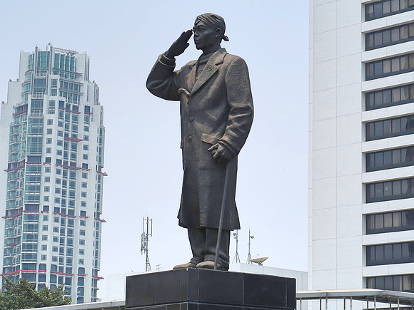 IMG_3572-sudirman-statue