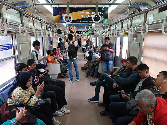IMG_3577-commuter-train