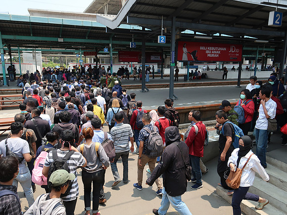 IMG_3587-manggarai-crowd