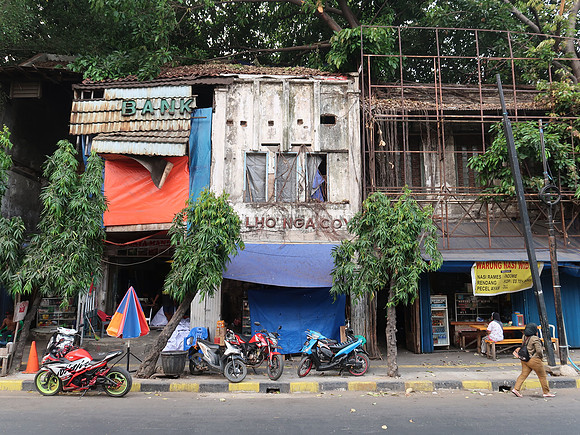 IMG_3662-decaying-old-town