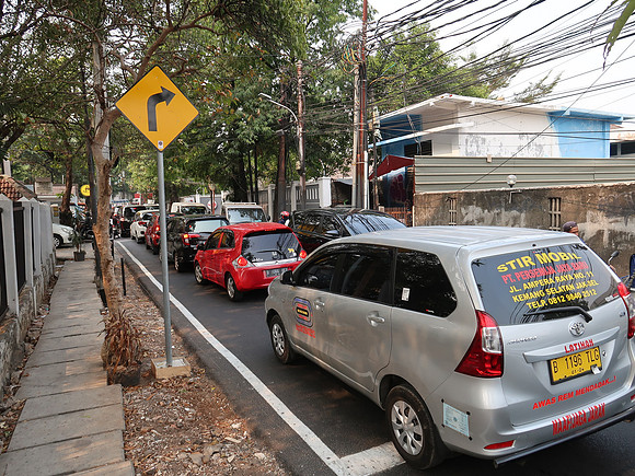 IMG_3718-car-traffic-kemang