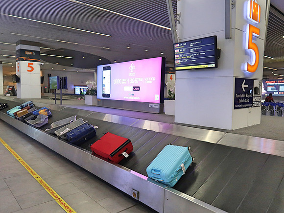 IMG_2500-baggage-claim