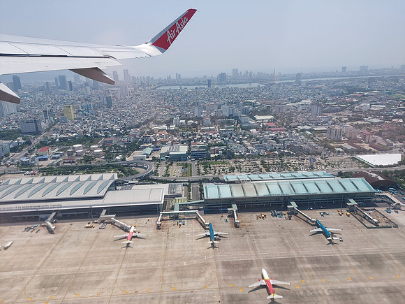 20230422_102945-danang-airport-view